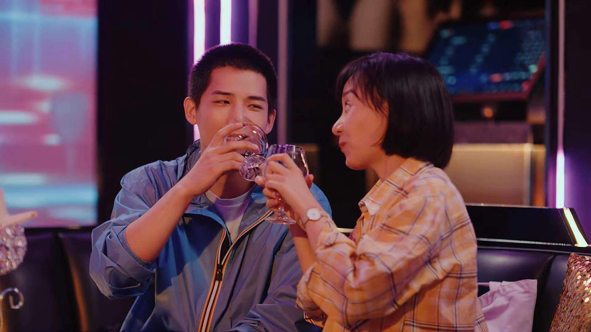 im体育平台官网-球场盛典：年度最豪华的明星表演集锦，球星名场面