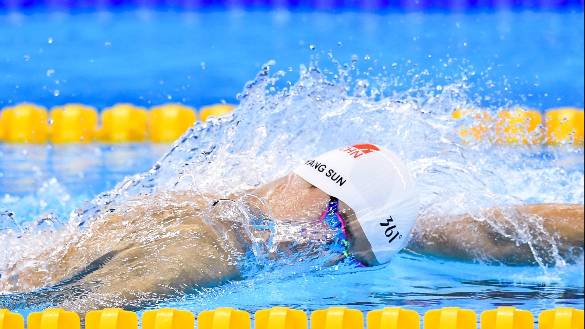 im体育官网首页-苏炳添一战封神震惊全场田径百米赛,苏炳添小组第一晋级百米决赛